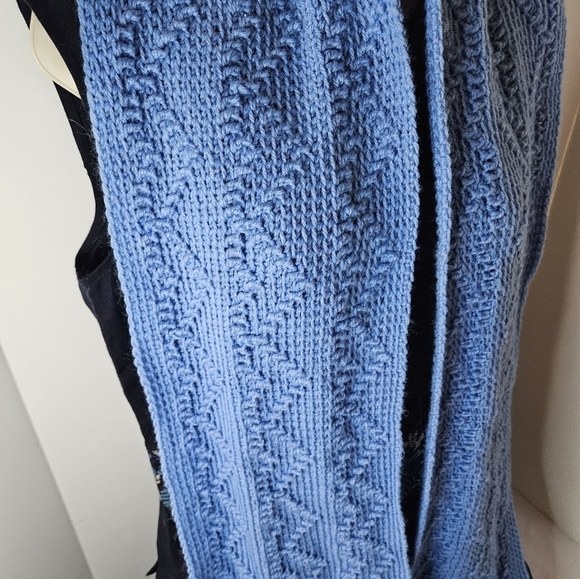 Hand knit scarves Crochet Blue Double cable stitch Triangular pattern with Tazel - Picture 11 of 16